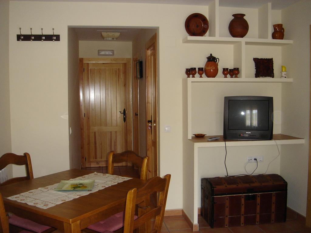 Apartamentos Serrano Ribatajada Ngoại thất bức ảnh